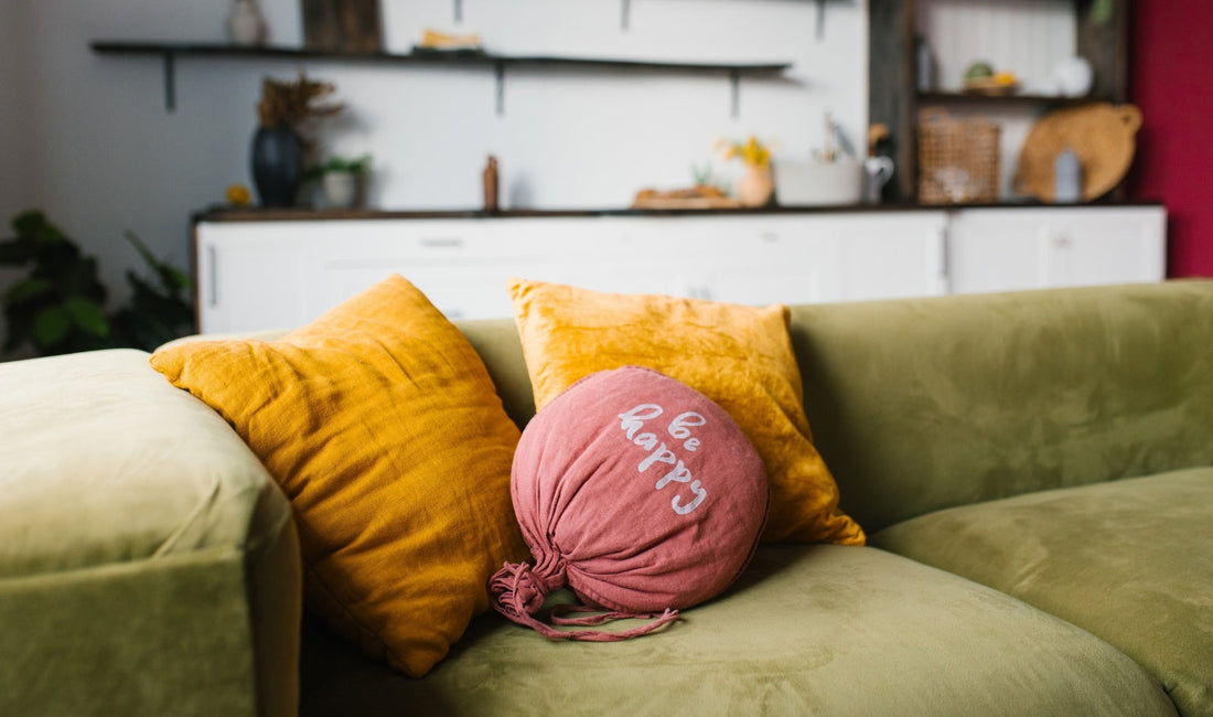 Selecting the Ideal Throw Pillows for Both Comfort and Aesthetic Appeal