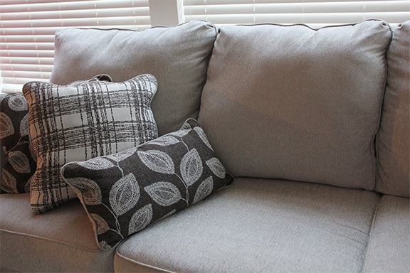 How to Choose the Right Throw Pillows for Any Room