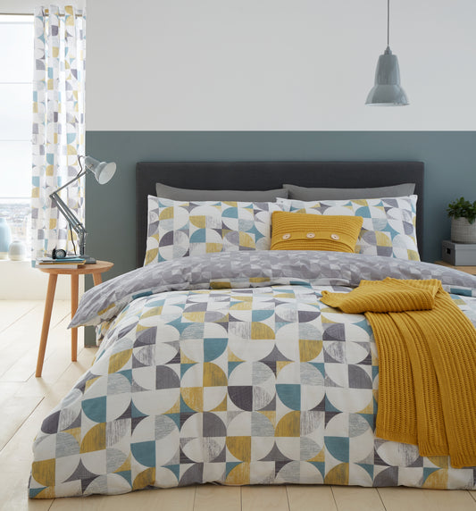 Catherine Lansfield Retro Circles Reversible Duvet Cover Set with Pillowcases