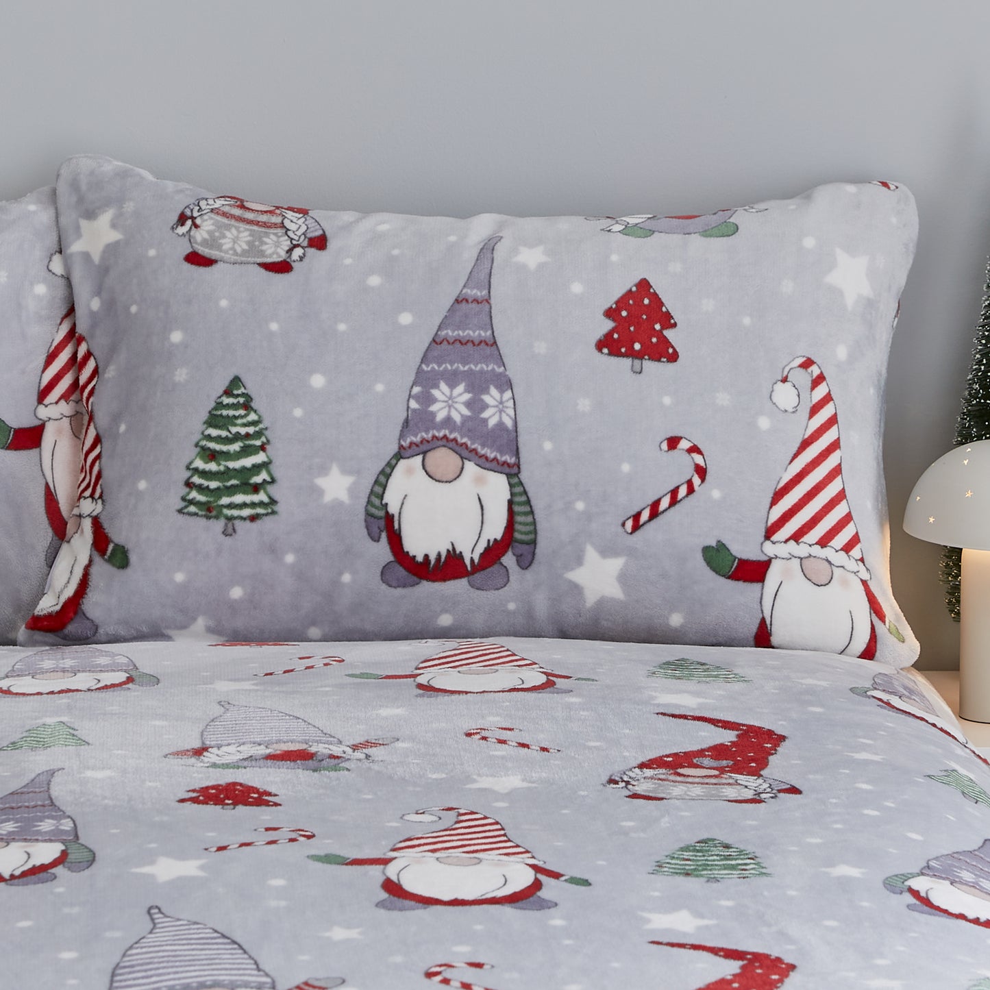 Catherine Lansfield Christmas Festive Gnomes Cosy Fleece Duvet Cover Set with Pillowcases