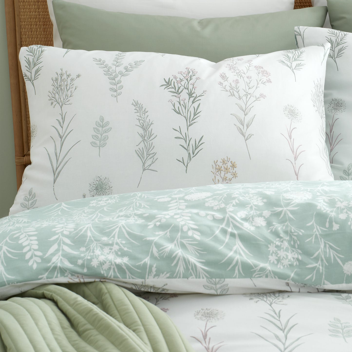 Bianca Wild Flowers 200 Thread Count Reversible Duvet Cover Set