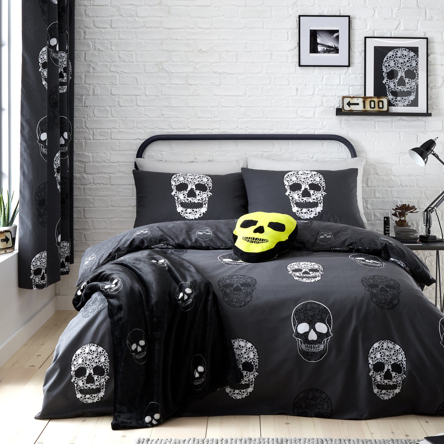 Catherine Lansfield Skulls Reversible Duvet Cover Set with Pillowcases