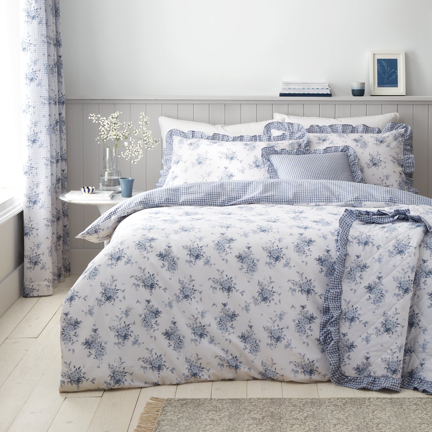 Catherine Lansfield Lucie Floral Frill Reversible Duvet Cover Set with Pillowcases