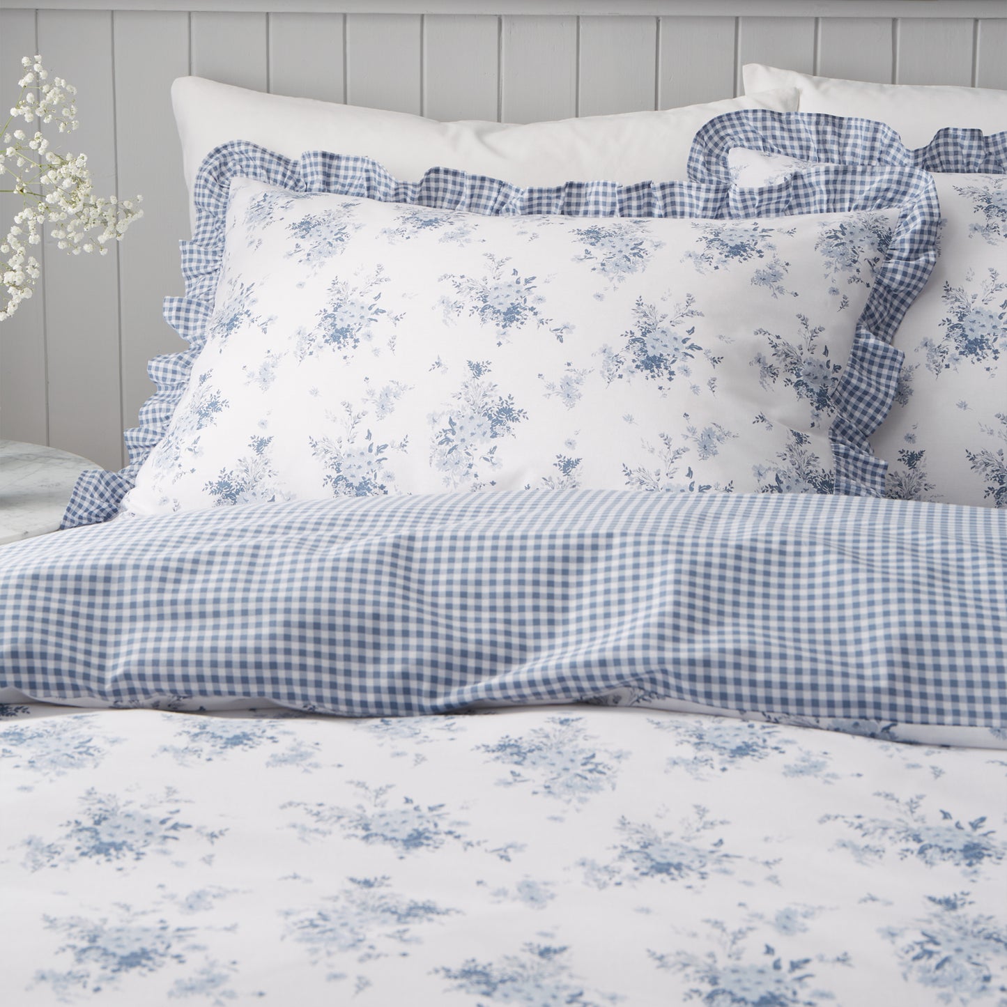 Catherine Lansfield Lucie Floral Frill Reversible Duvet Cover Set with Pillowcases