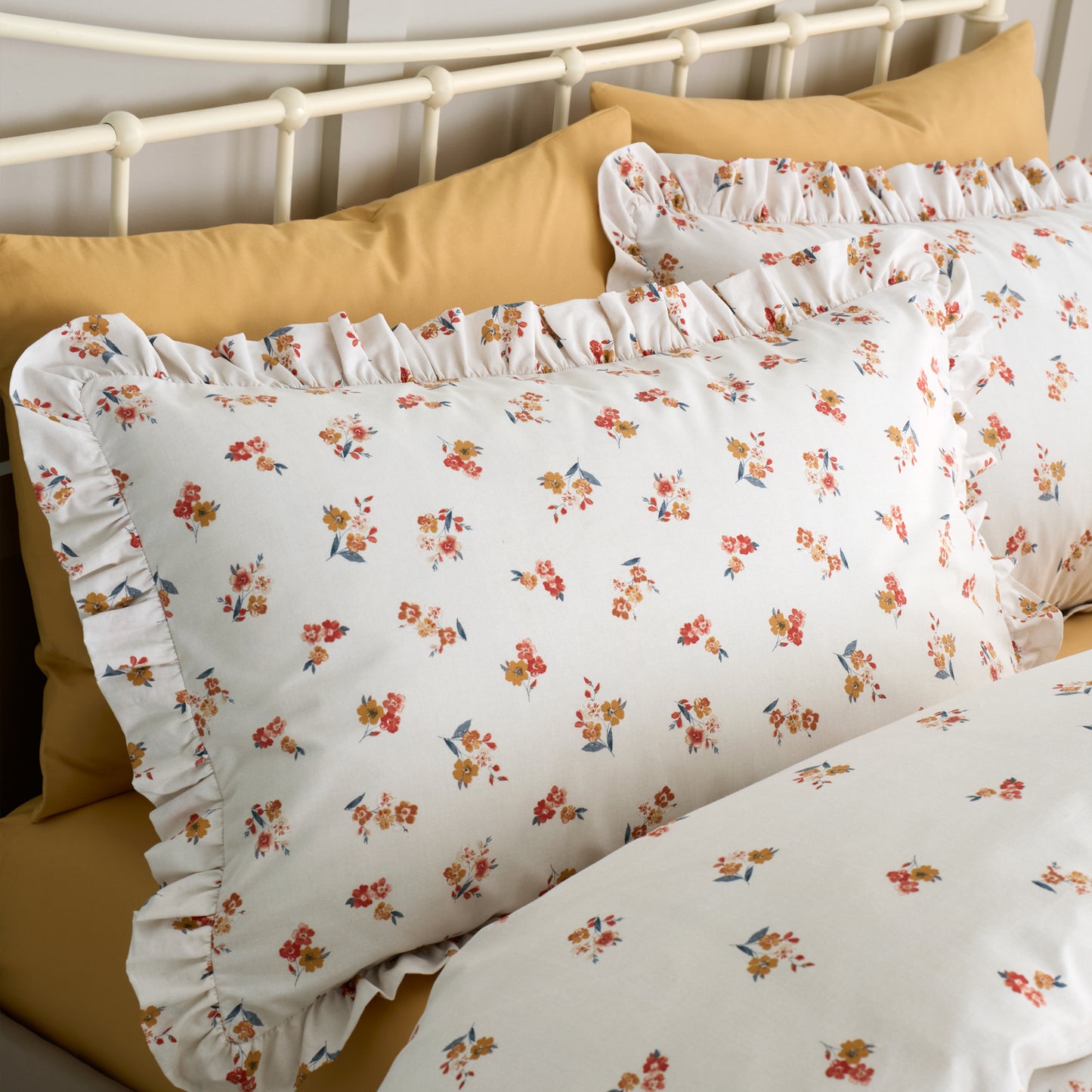 Catherine Lansfield Frill Ditsy Floral Reversible Duvet Cover Set with Pillowcases