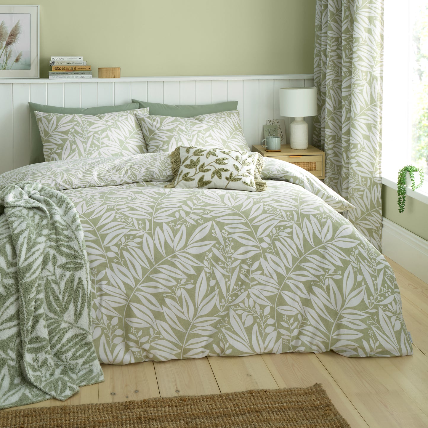 Catherine Lansfield Sorrel Leaf Reversible Duvet Cover Set with Pillowcases