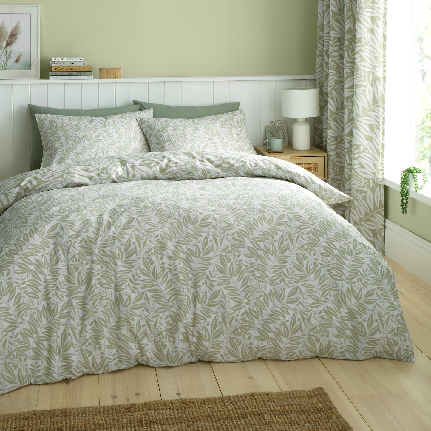 Catherine Lansfield Sorrel Leaf Reversible Duvet Cover Set with Pillowcases