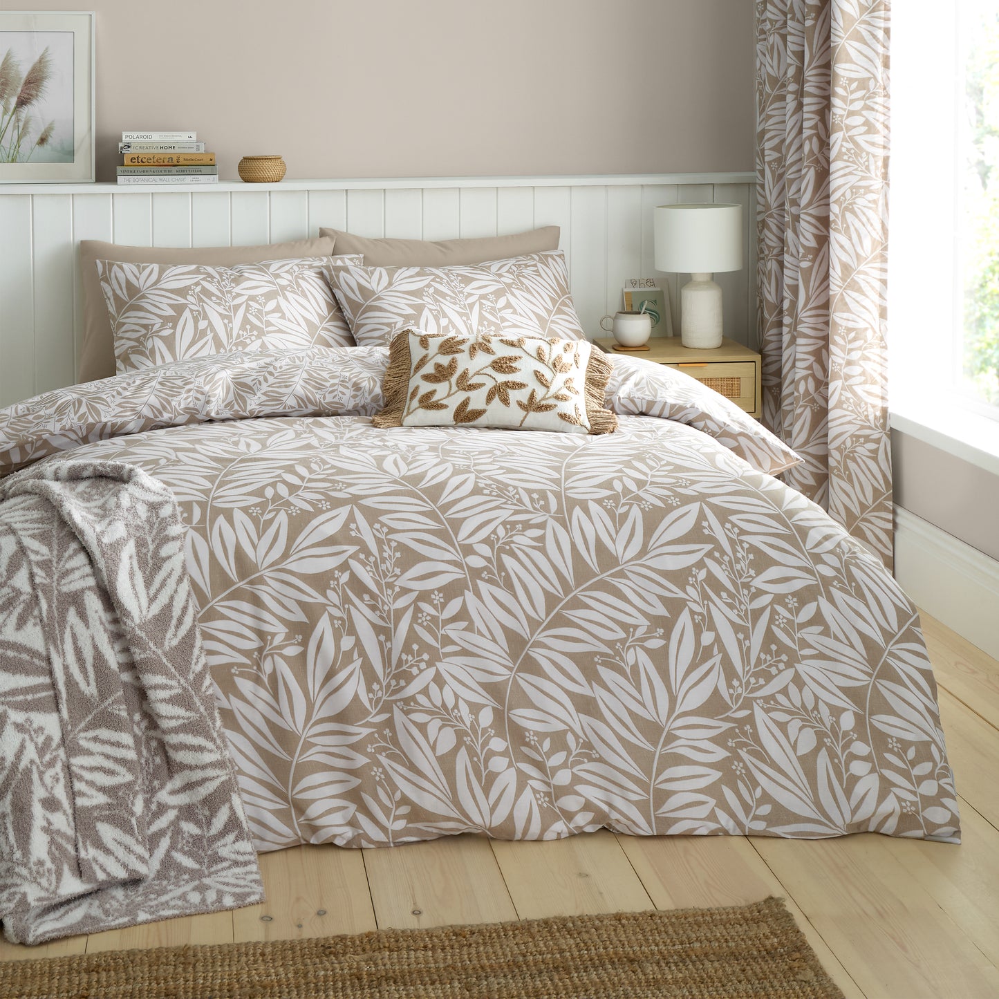 Catherine Lansfield Sorrel Leaf Reversible Duvet Cover Set with Pillowcases