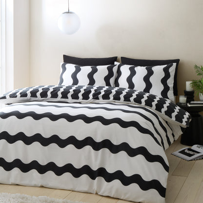 Sassy B Waves Reversible Duvet Cover Set with Pillowcases