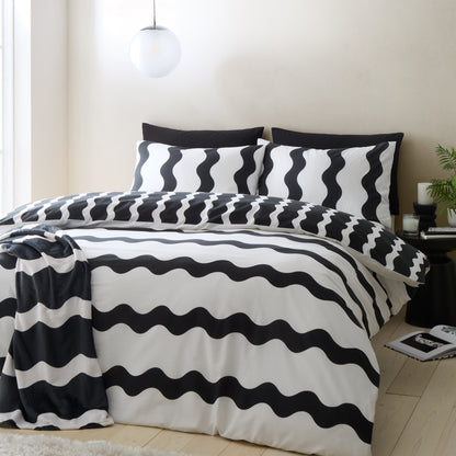 Sassy B Waves Reversible Duvet Cover Set with Pillowcases