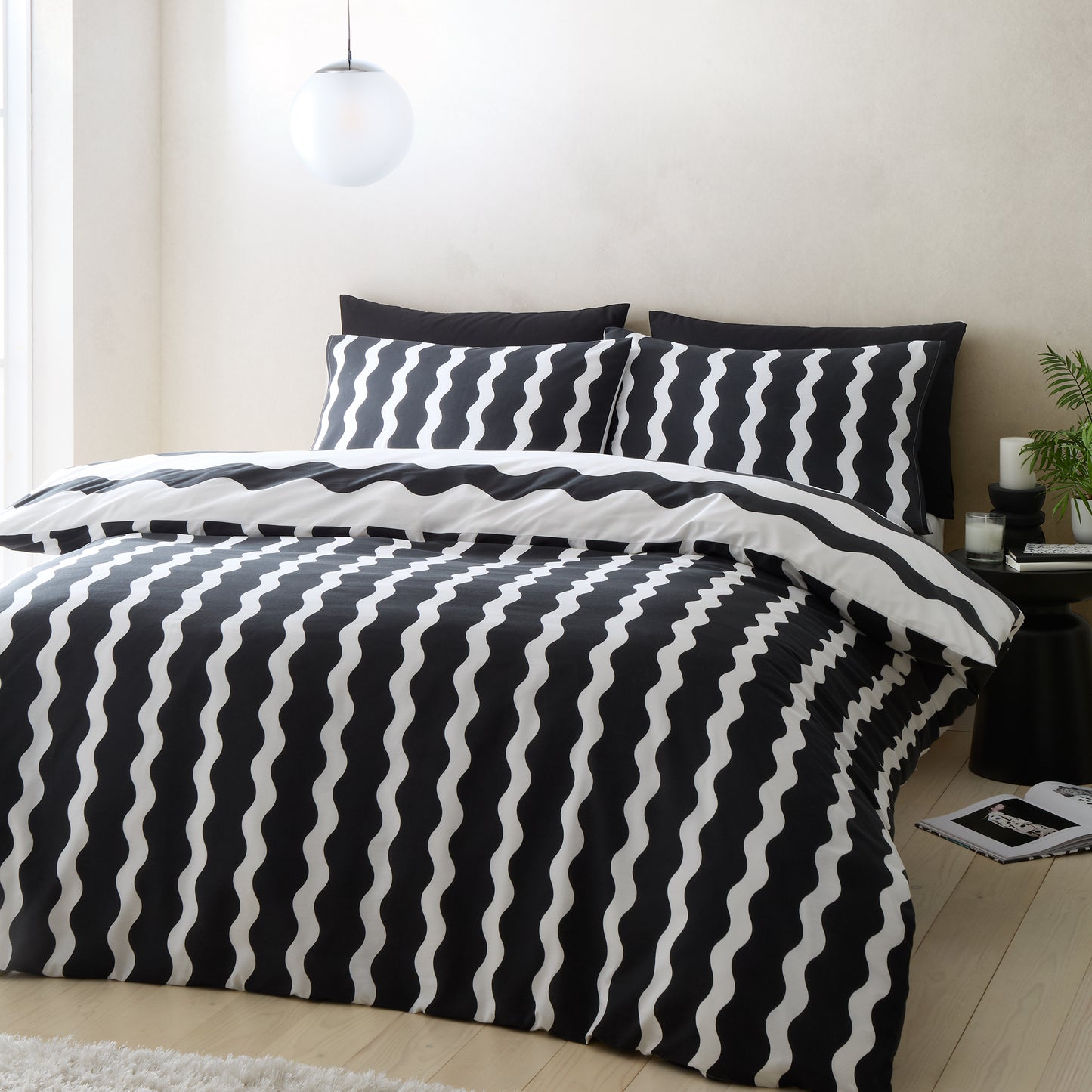 Sassy B Waves Reversible Duvet Cover Set with Pillowcases