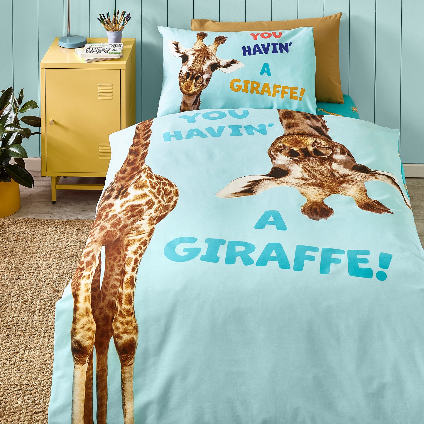 Catherine Lansfield Kids Havin A Giraffe Reversible Duvet Cover Set with Pillowcases