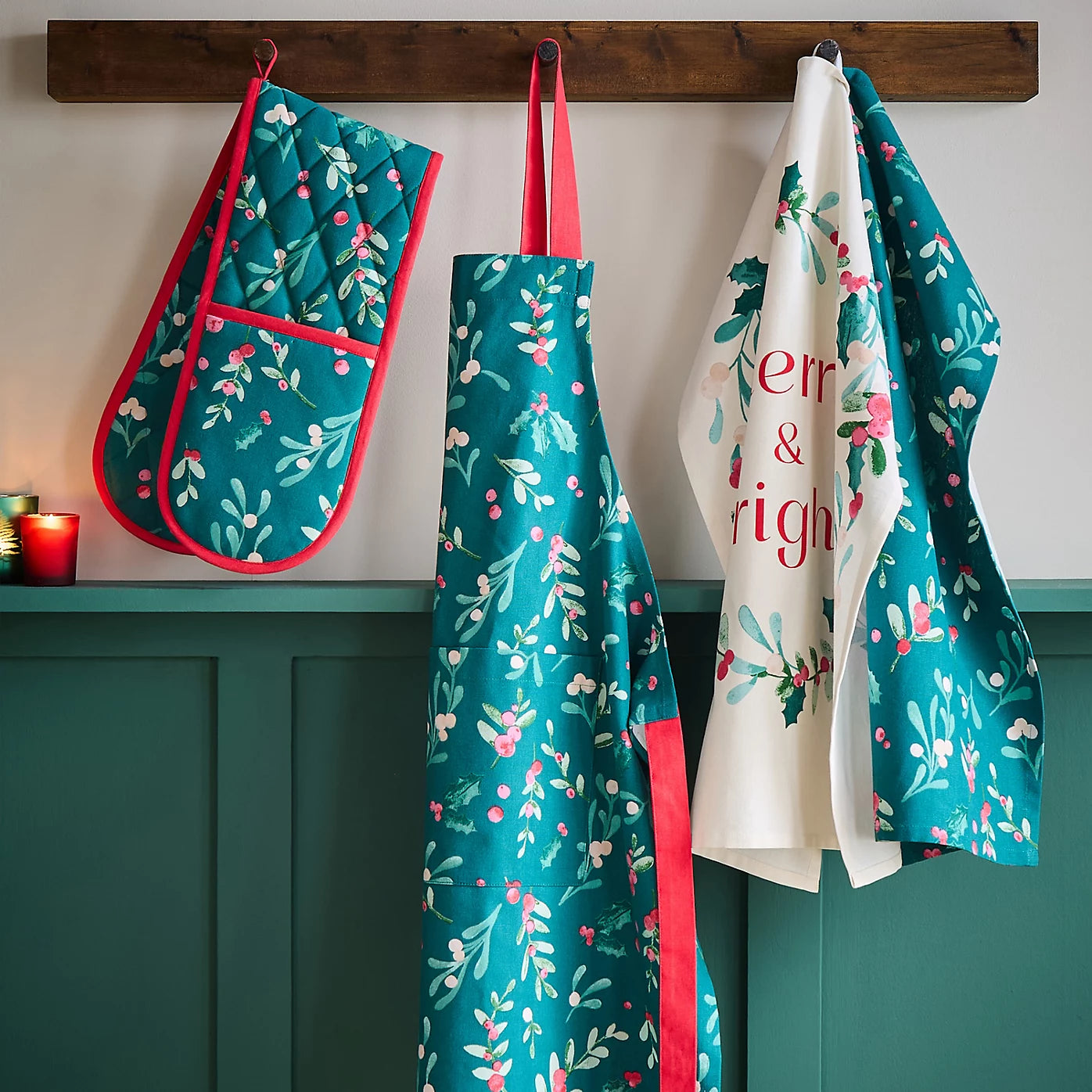 Catherine Lansfield Christmas Holly and Mistletoe Cotton Kitchen Tea Towel Pack of 4