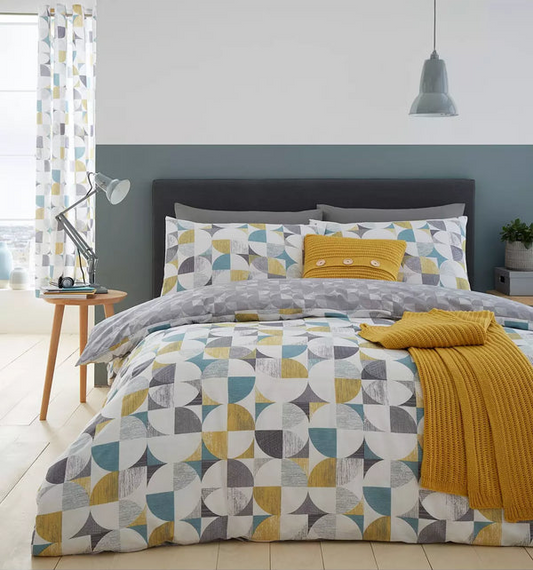 Catherine Lansfield Retro Circles Reversible Duvet Cover Set with Pillowcase